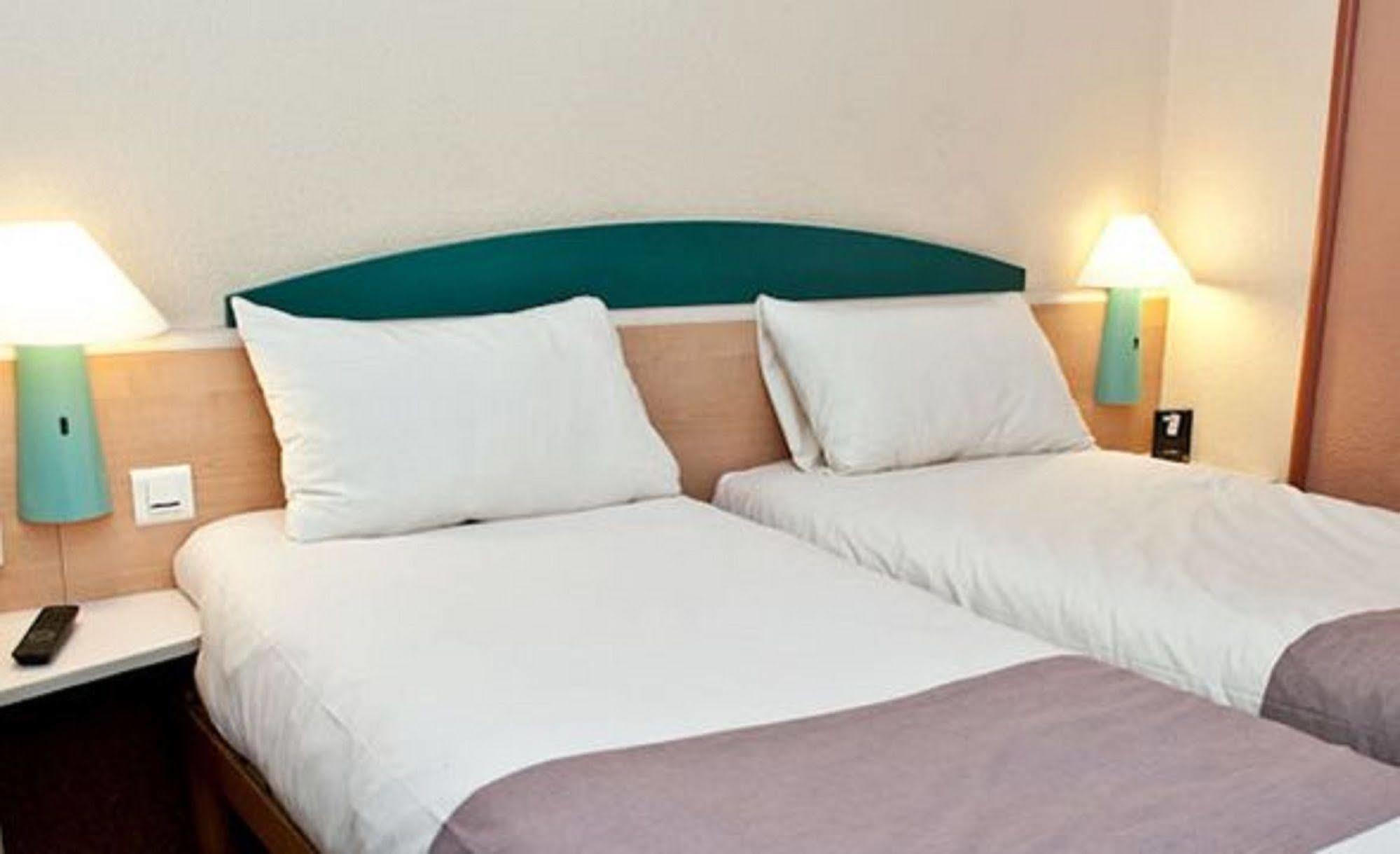 Egg Hotel Gonesse Exterior foto