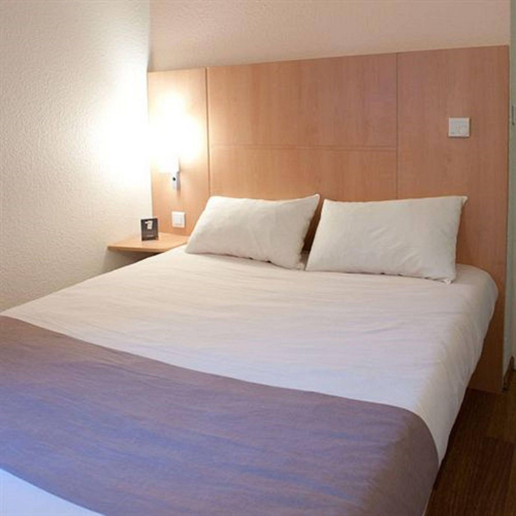 Egg Hotel Gonesse Exterior foto